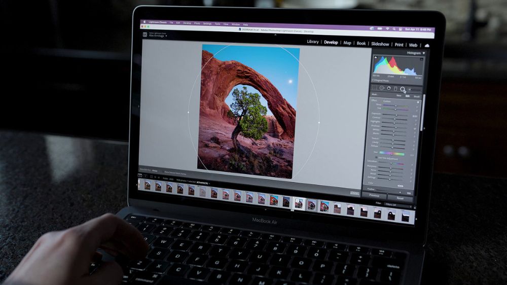 اجرای برنامه Adobe Lightroom روی مک بوک ایر M1