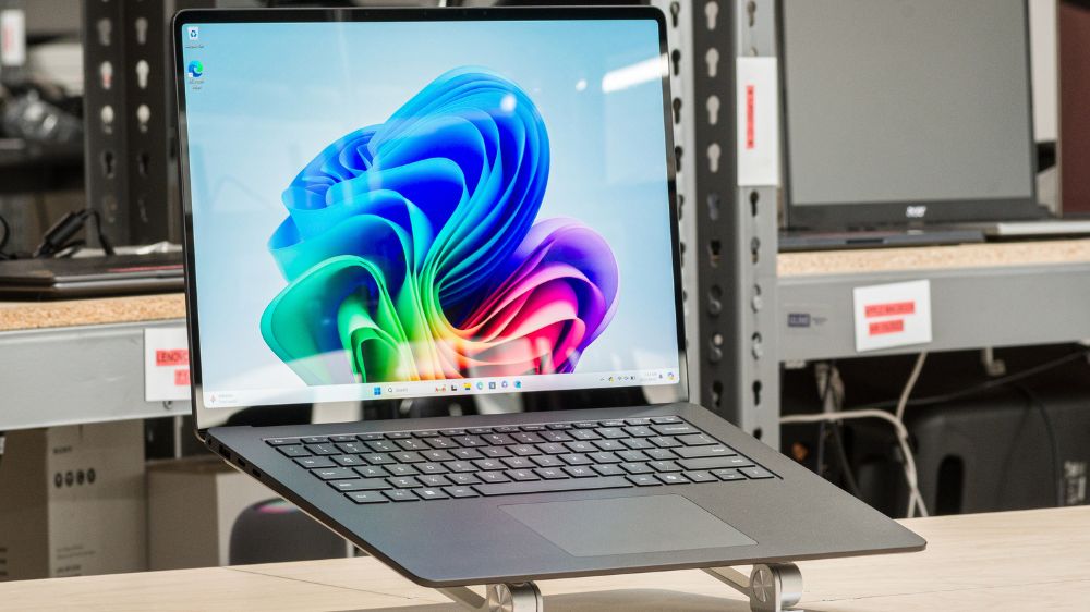 نمایشگر لپ تاپ سرفیس ۷ نسخۀ ۱۵ اینچی