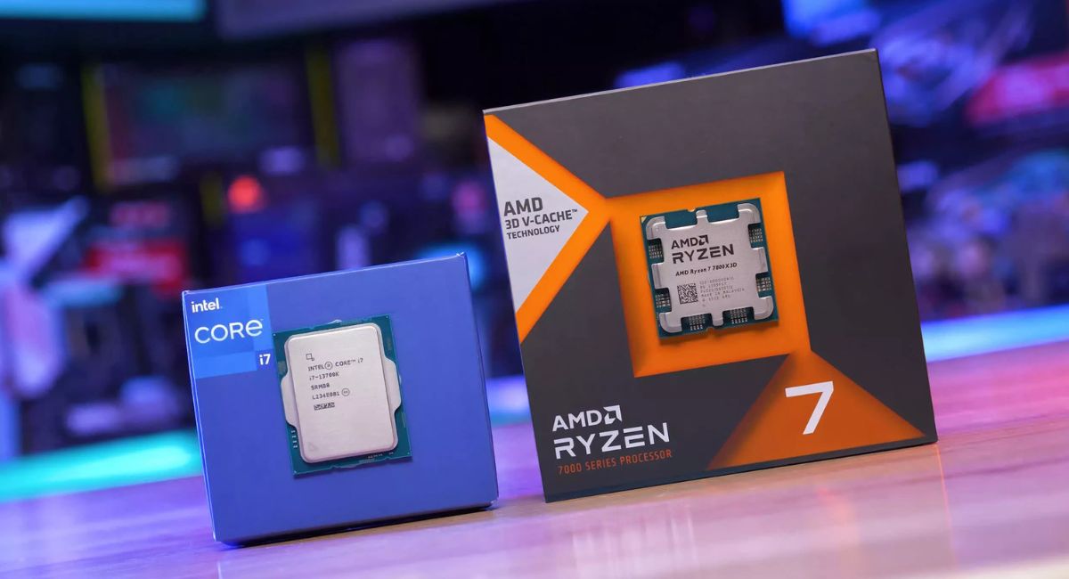 جعبه‌های Core i7-13700K و Ryzen 7 7800X3D در کنار هم روی میز کمرنگ