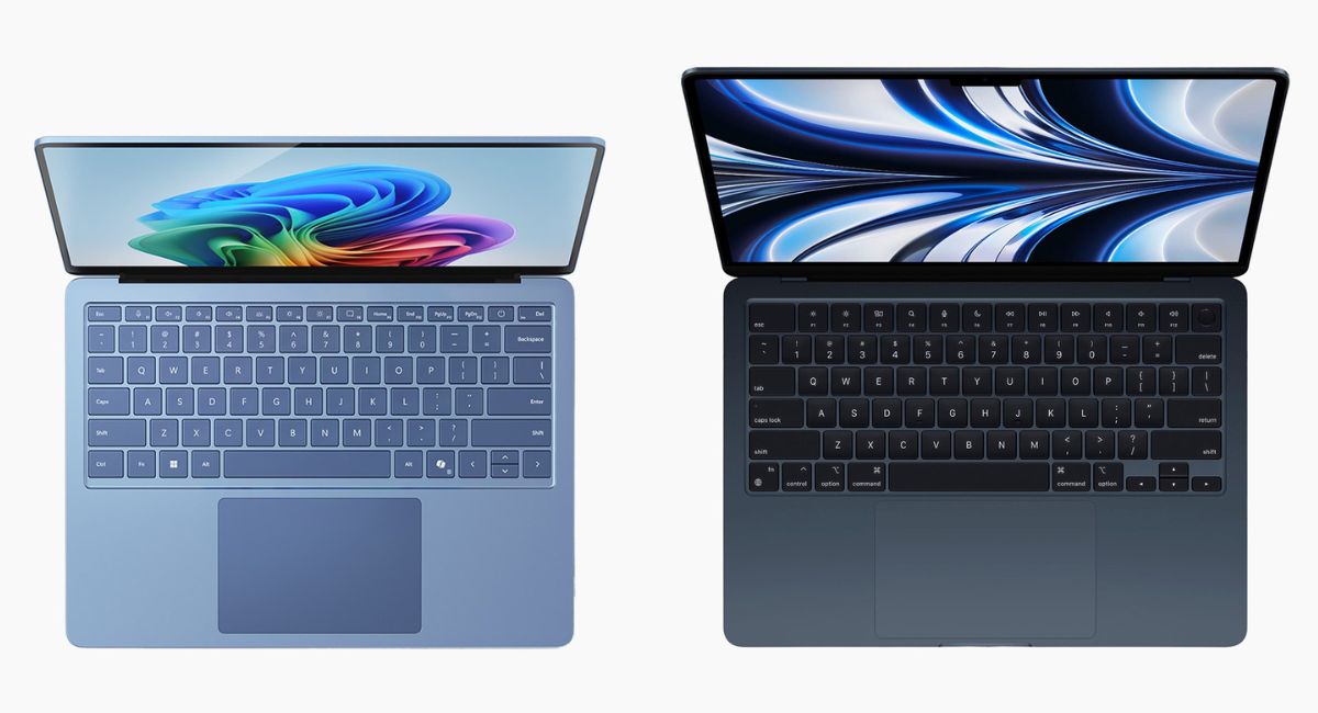 نمای بالا از مک بوک ایر M4 در کنار لپ تاپ سرفیس ۷ مایکروسافت