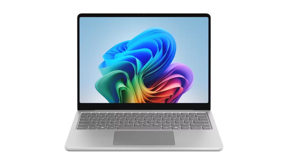 لپ تاپ سرفیس ۱۳ اینچی با رنگ نقرهای